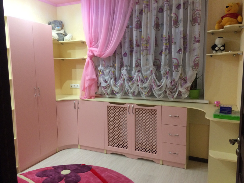 Детская мебель для девочки в розовом цвете